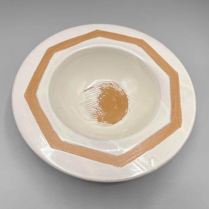 Assiette "Piatto graffiato XXL" Par Sargsan Na Soontorn et Fasano Ceramiche